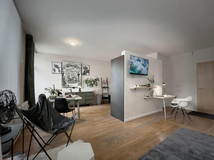 Grand Studio Confortable Situe En Centre Ville 热拉梅 外观 照片
